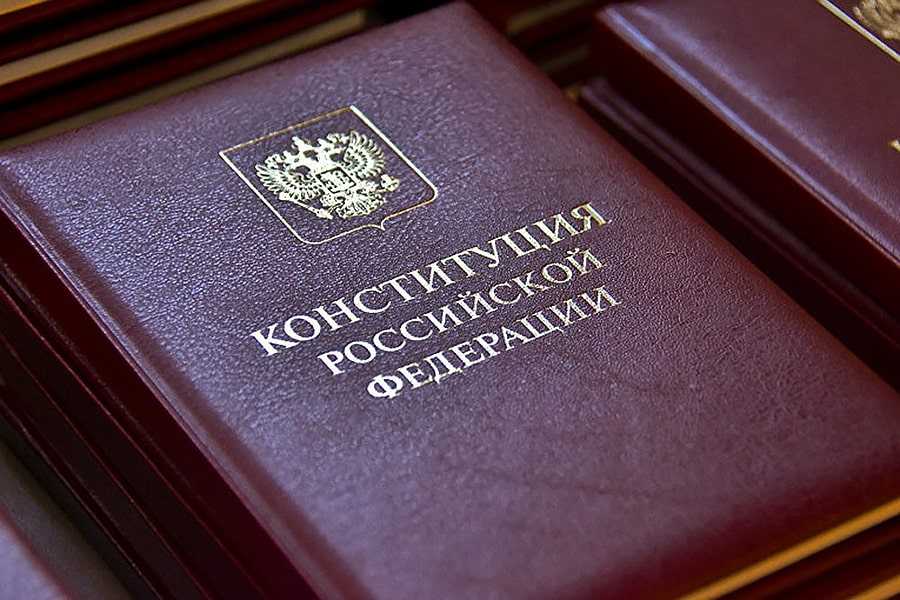 Песков назвал поправки в Конституцию «цементированием» России