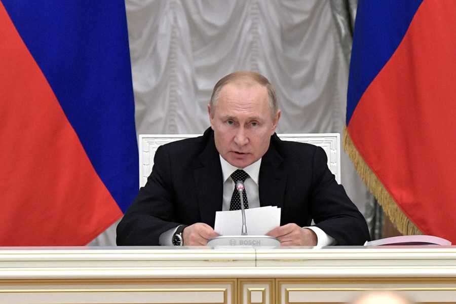 Путин уволил замглавы Минюста и зампредседателя СК