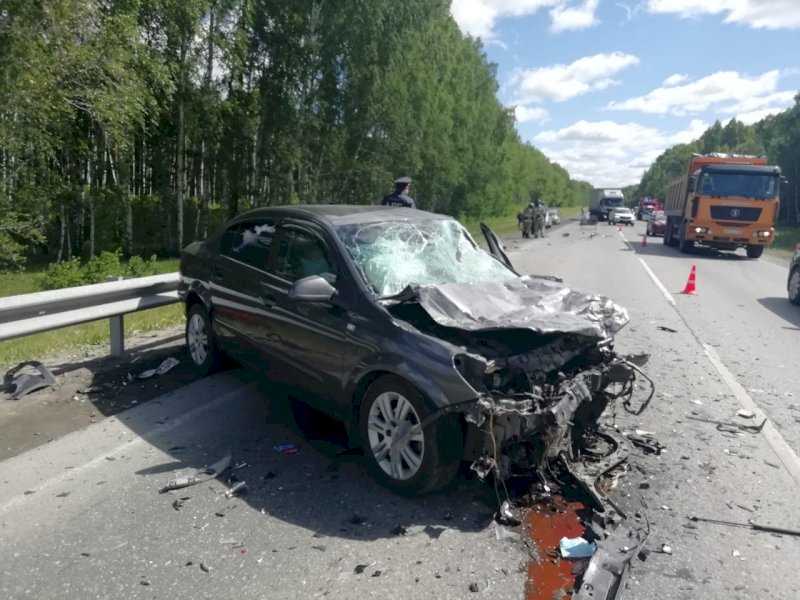 В ДТП на трассе Екатеринбург – Тюмень погиб человек, еще четверо пострадали