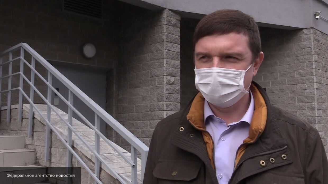 Депутат ЗакСа Цивилев призвал жителей Петербурга продолжать носить маски