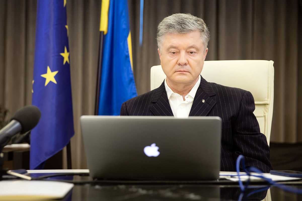 Порошенко предупредил украинцев о риске попадания в «московское стойло»