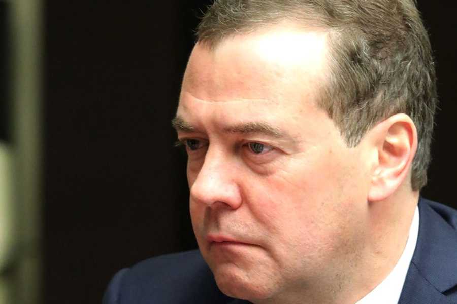Медведев предупредил о рисках роста преступности из-за оставшихся в России мигрантов