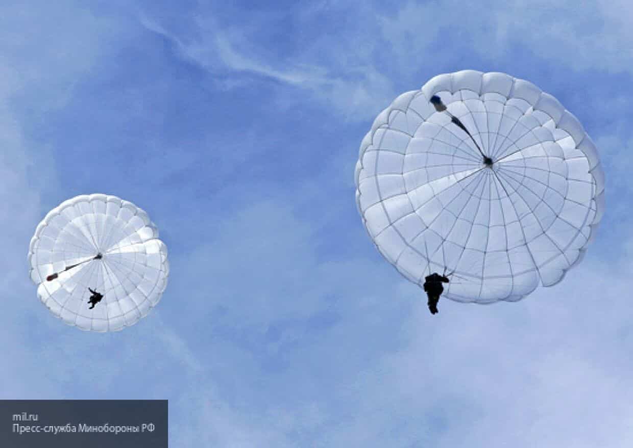 Российские специалисты приступили к тестированию уникального парашюта "Штурм"