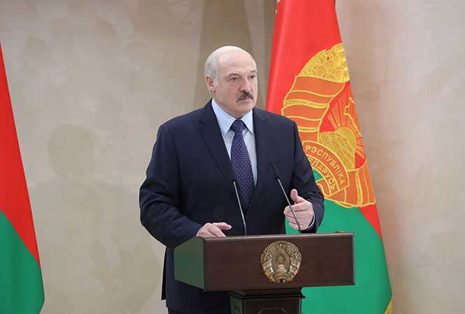 Лукашенко заявил об угрозе обрушения Белоруссии