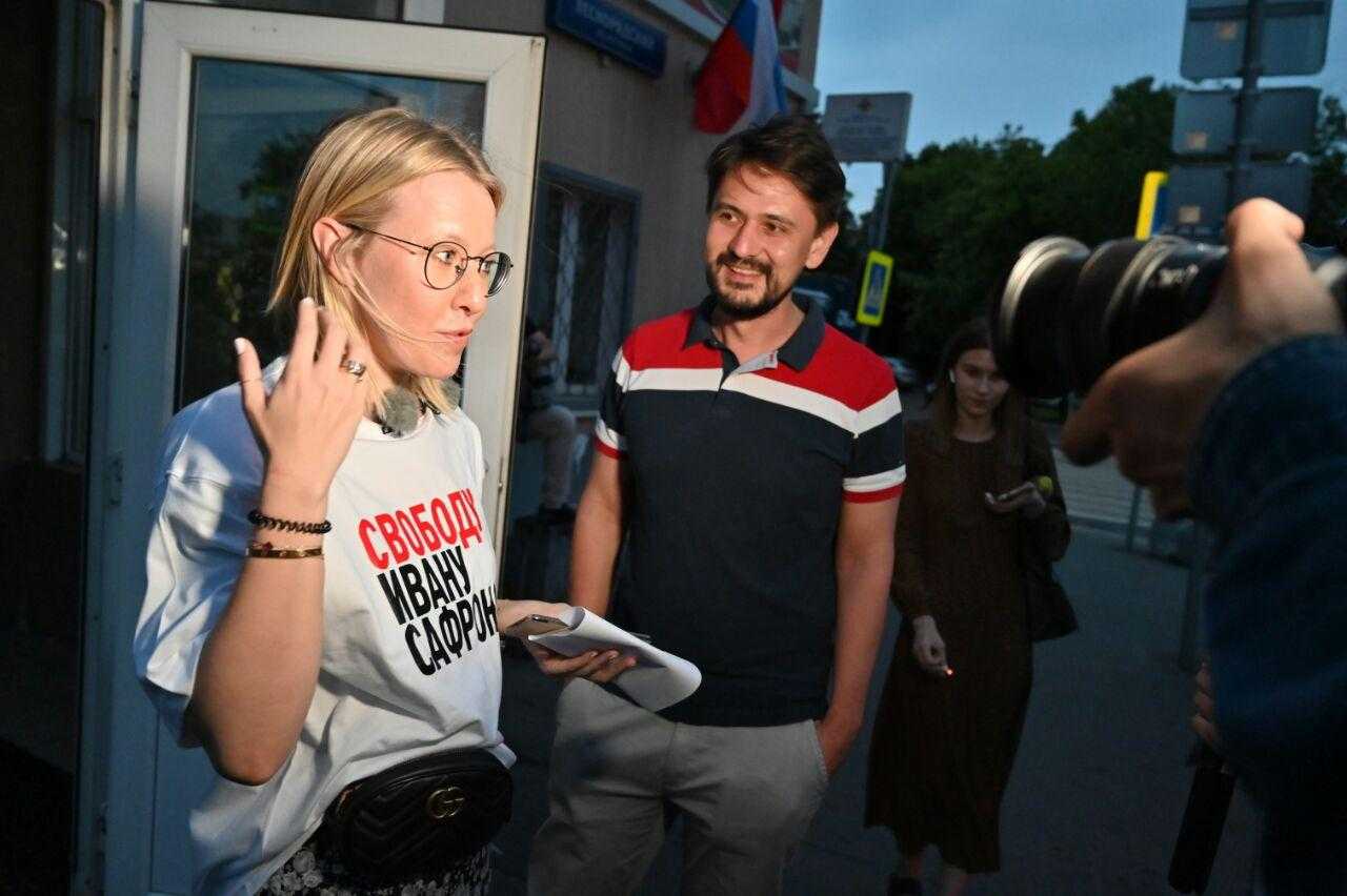 В Москве начали выпускать задержанных пикетчиков за Сафронова