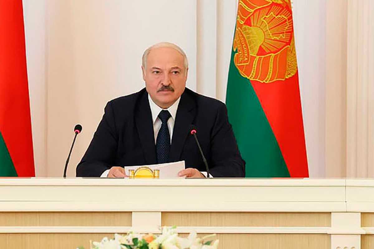 Лукашенко потребовал выдворять иностранных журналистов за деструктивные статьи