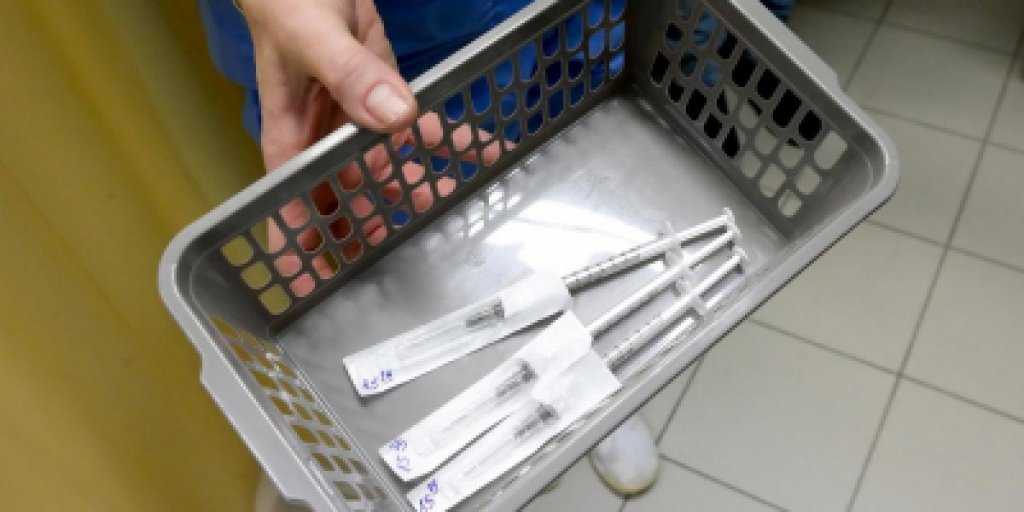 Украина закупила вакцину от коронавируса с эффективностью около 50%
